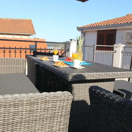 House Rokastone Lägenhet *