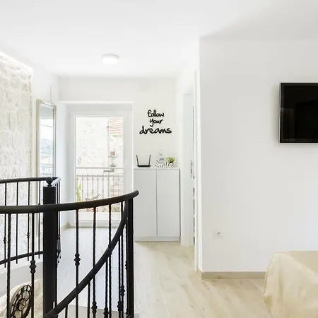 House Rokastone Lägenhet