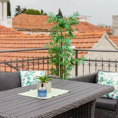 House Rokastone Lägenhet