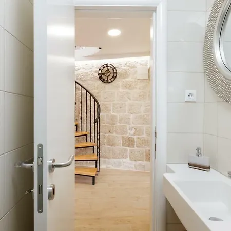 House Rokastone Apartment *