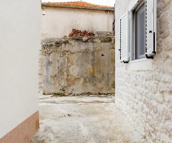 House Rokastone