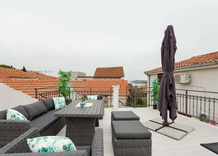 House Rokastone سبليت