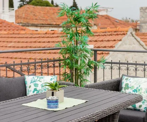 House Rokastone شقة