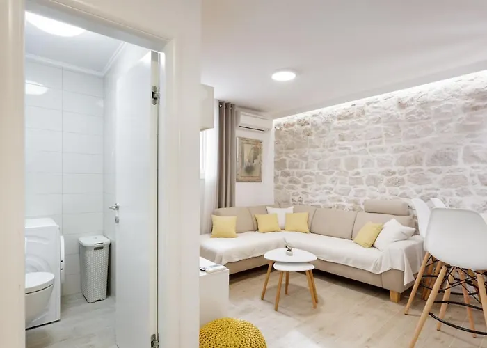 House Rokastone سبليت