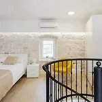House Rokastone Daire *