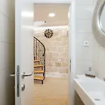 House Rokastone Daire *
